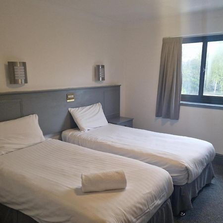 דאדלי Himley Country Hotel מראה חיצוני תמונה