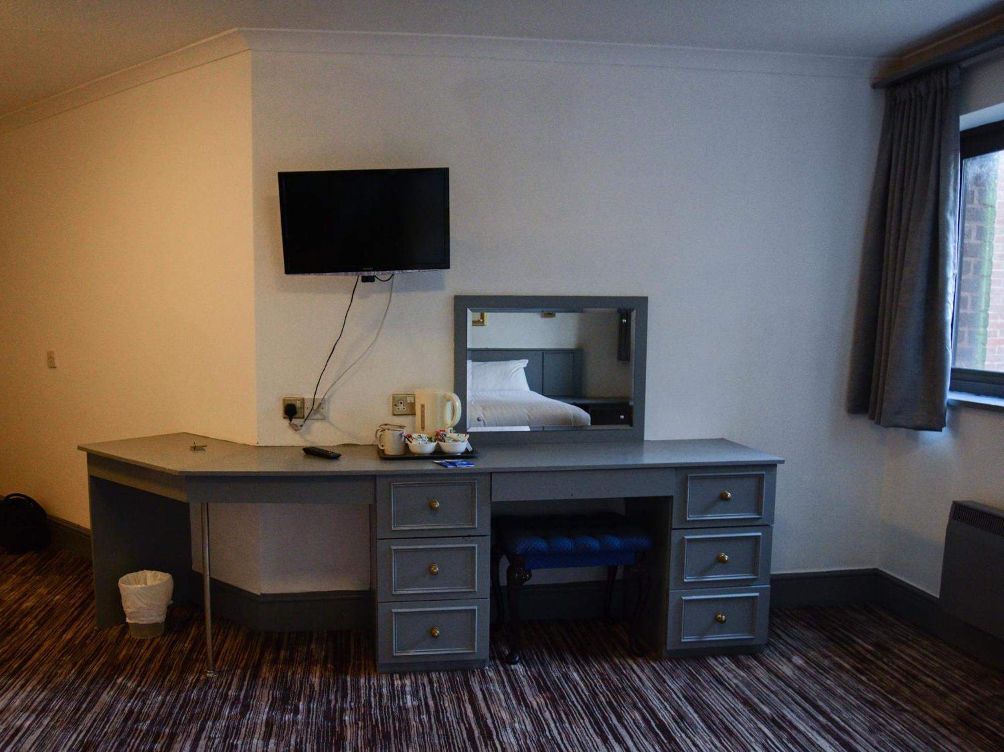 דאדלי Himley Country Hotel מראה חיצוני תמונה