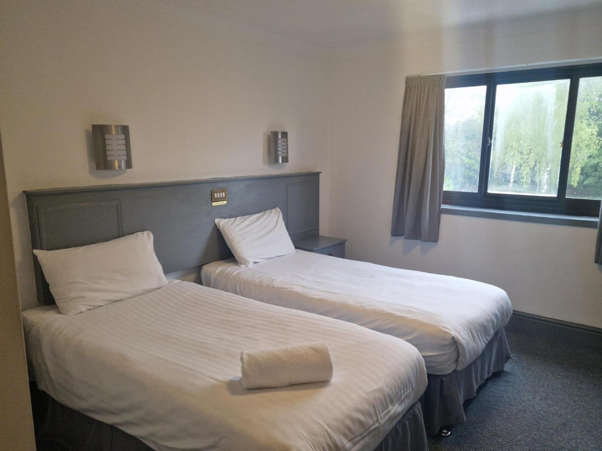 דאדלי Himley Country Hotel מראה חיצוני תמונה